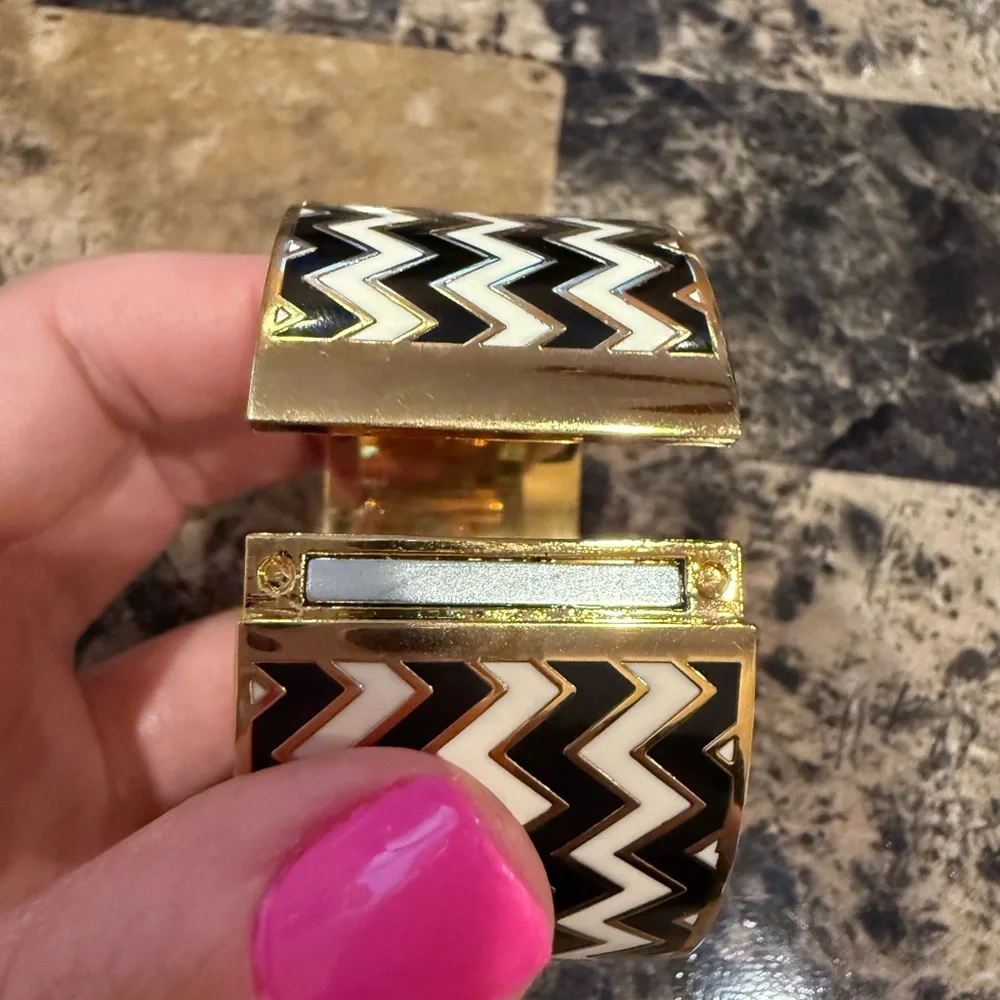 Kate Spade La Vida Loca Hinged Bangle - Picture 11 of 13